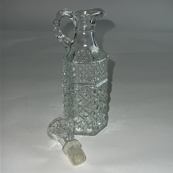 Vintage Anchor Hocking Wexford Clear Glass Oil & Vinegar cruet with Topper - Picture 2 of 5